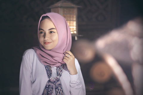 Hijab Earring Style – 16 Ideas To Wear Earrings With Hijab | Hijab fashion,  Classic black dress, Muslimah fashion